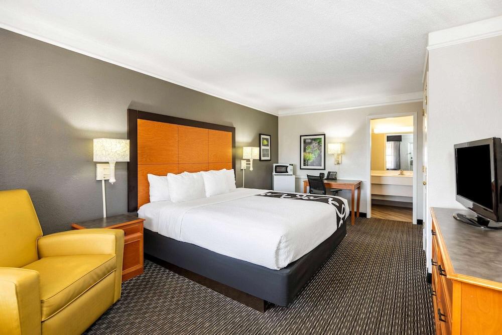 Travelodge by Wyndham El Paso - Airport photo 16