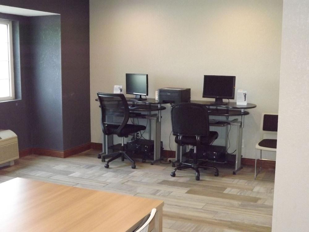 Microtel Inn & Suites by Wyndham Ames photo 38