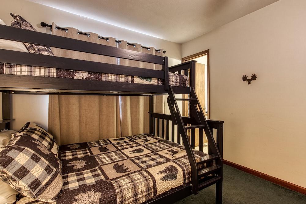 Pinecrest Hotel B photo 25
