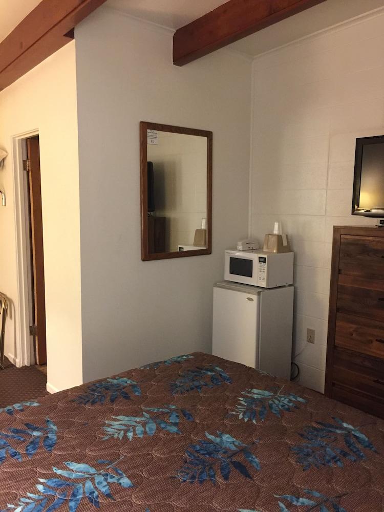 Lazy U Motel photo 13