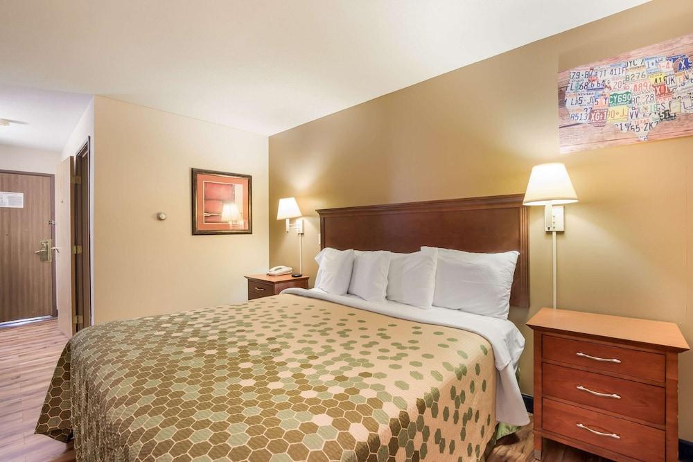 AmericInn by Wyndham Lake Mills photo 19