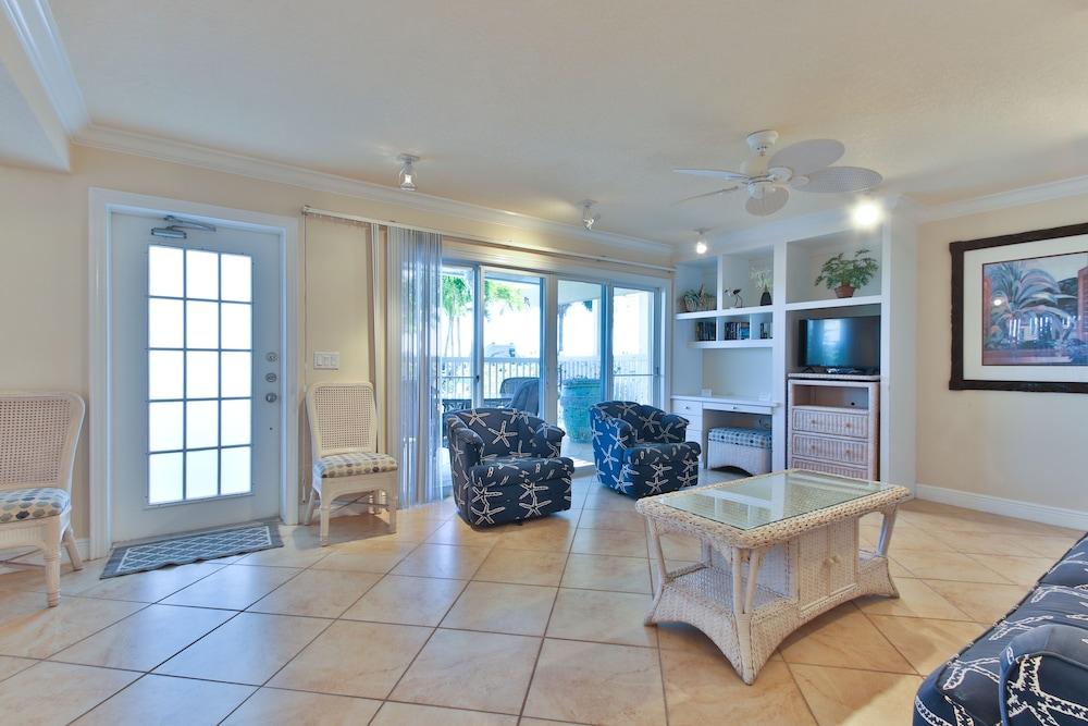 Tortuga Inn Beach Resort photo 9