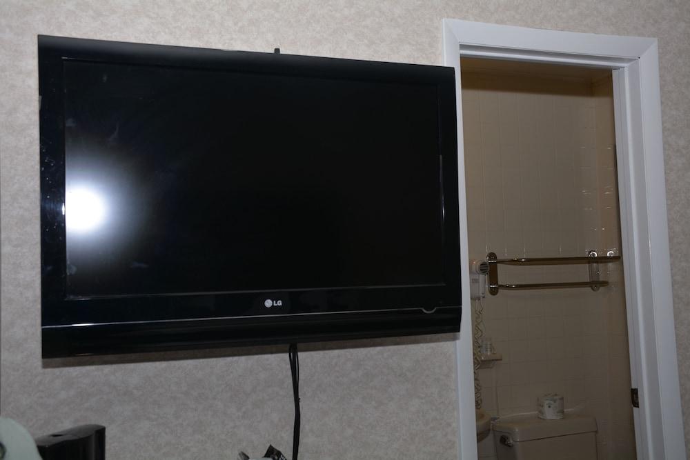 Atlantic Inn & Suites photo 44