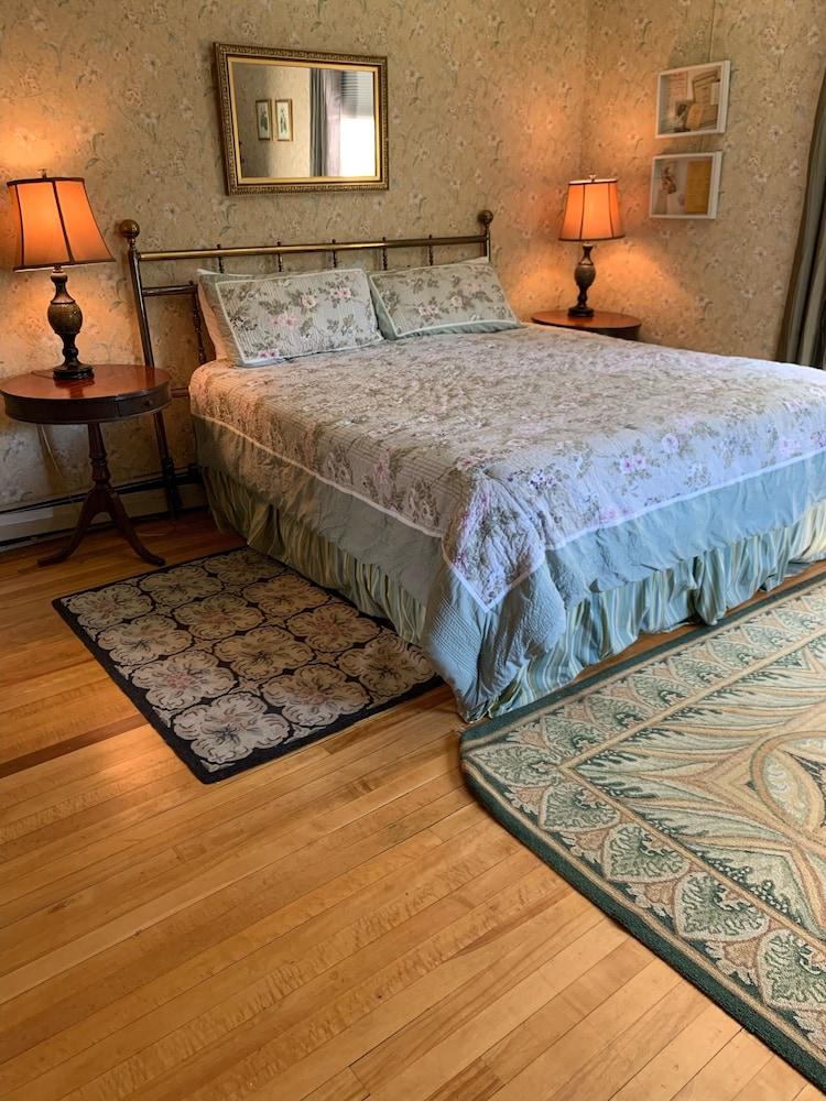 Hillholm Estate photo 5