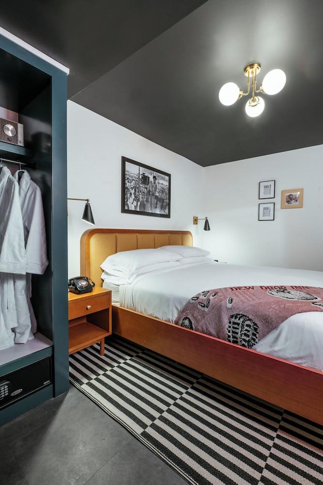 Dew Drop Inn photo 13
