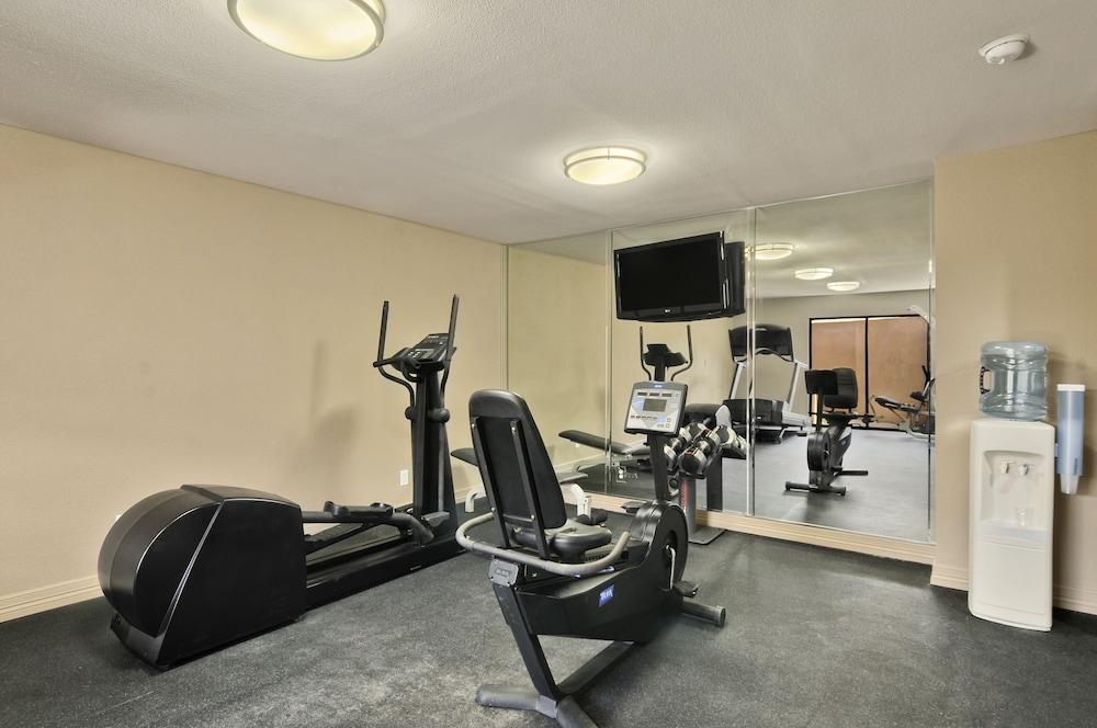 Ramada by Wyndham Houston Intercontinental Airport South photo 20