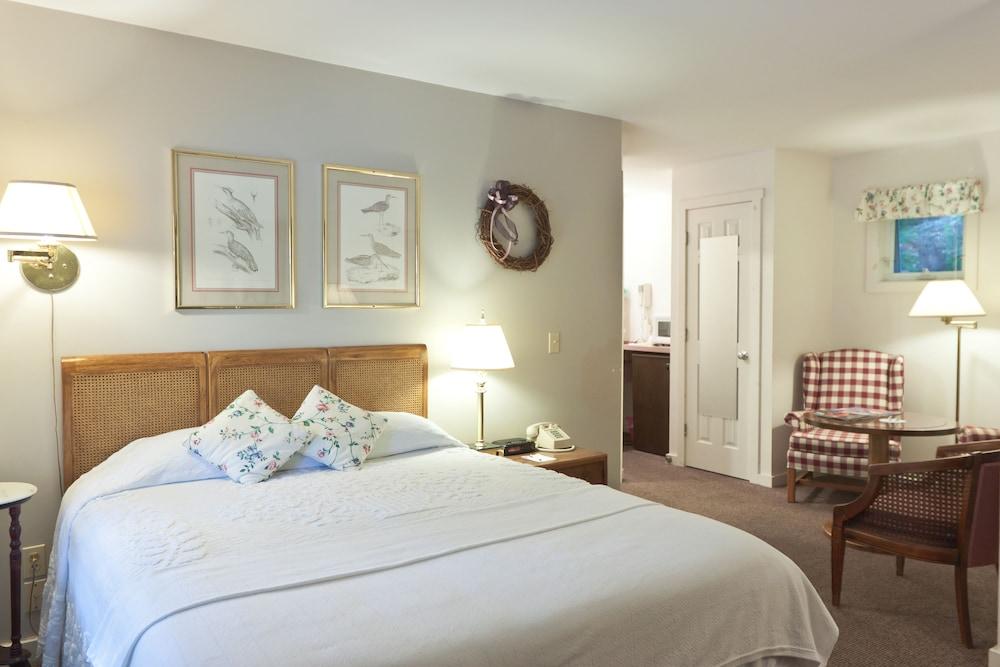 Mount Battie Inn photo 77