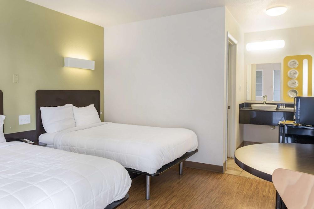 Americas Best Value Inn Bowling Green photo 20