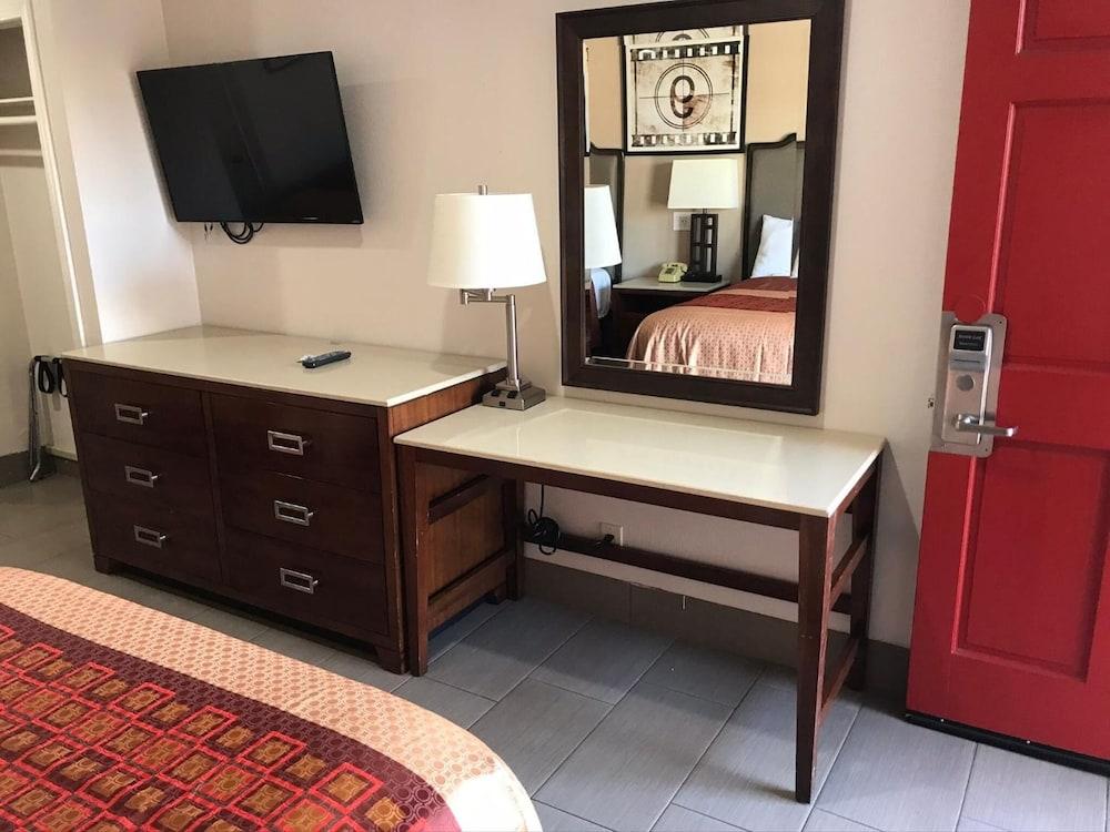 Economy Inn LAX photo 5