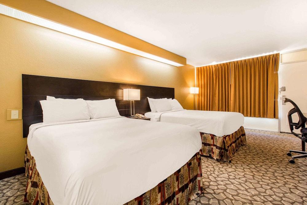 Ramada by Wyndham Santee I-95 photo 7