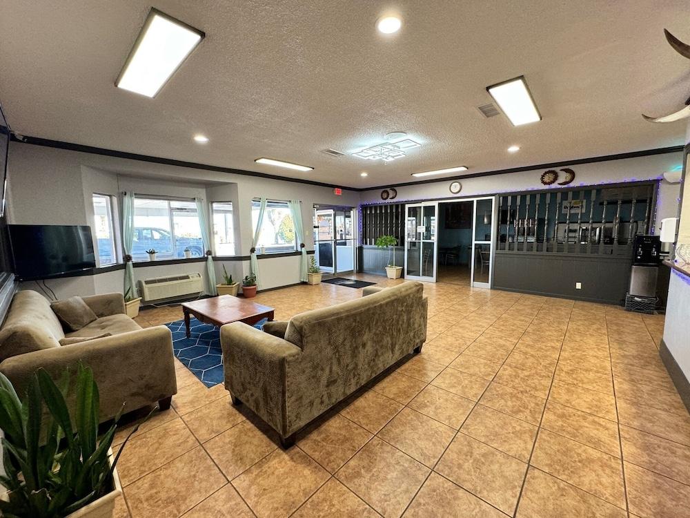 Days Inn by Wyndham Van Horn TX photo 3