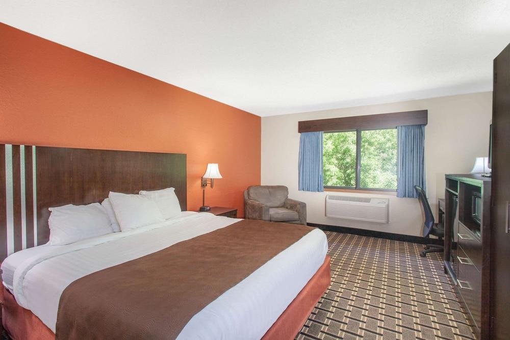 AmericInn by Wyndham Cloquet photo 2