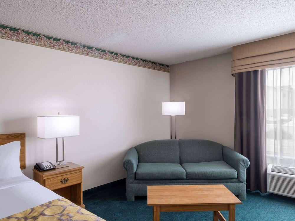 Baymont by Wyndham Limon photo 58