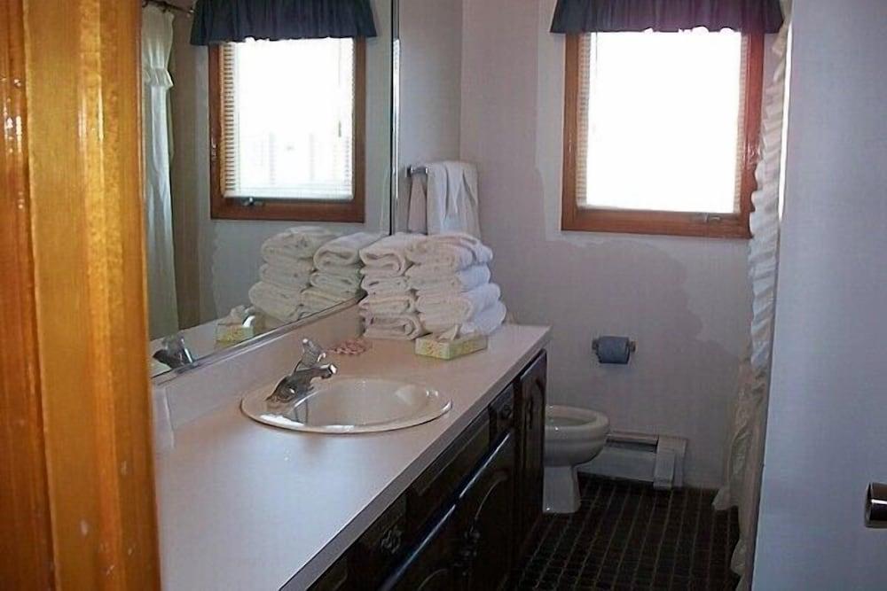 Aquarius Arms Motel photo 27