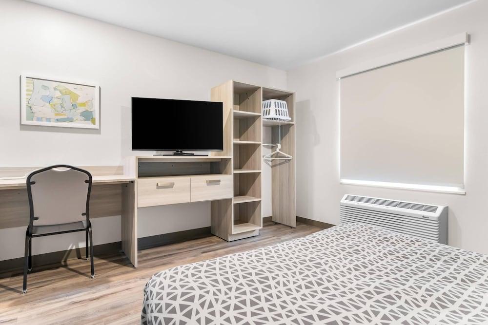 Woodspring Suites Elkhart photo 15