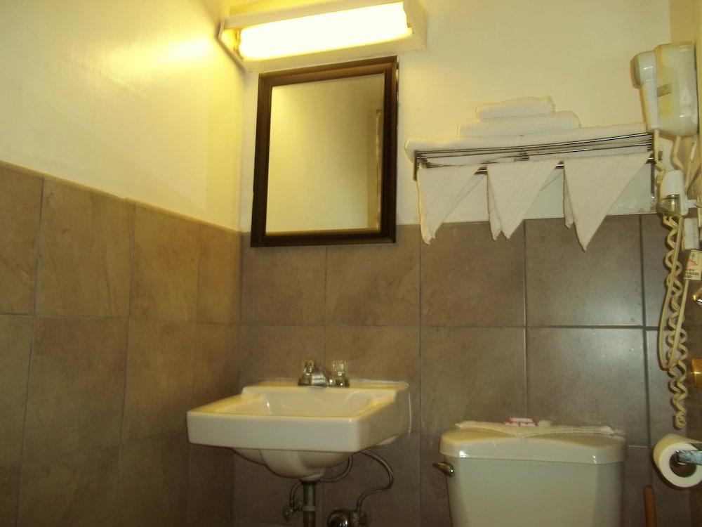 Royal Motel photo 3