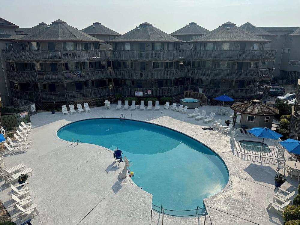 Outer Banks Beach Club photo 48