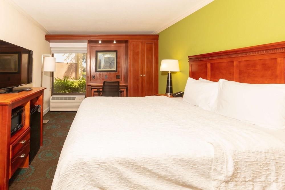 Hampton Inn Daytona Speedway photo 12