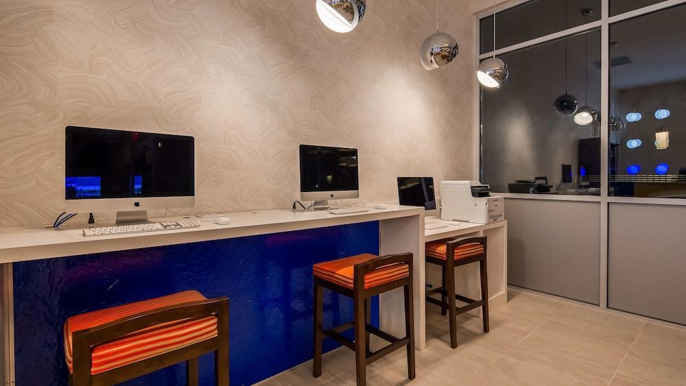 GLō Best Western Brooklyn NYC photo 20