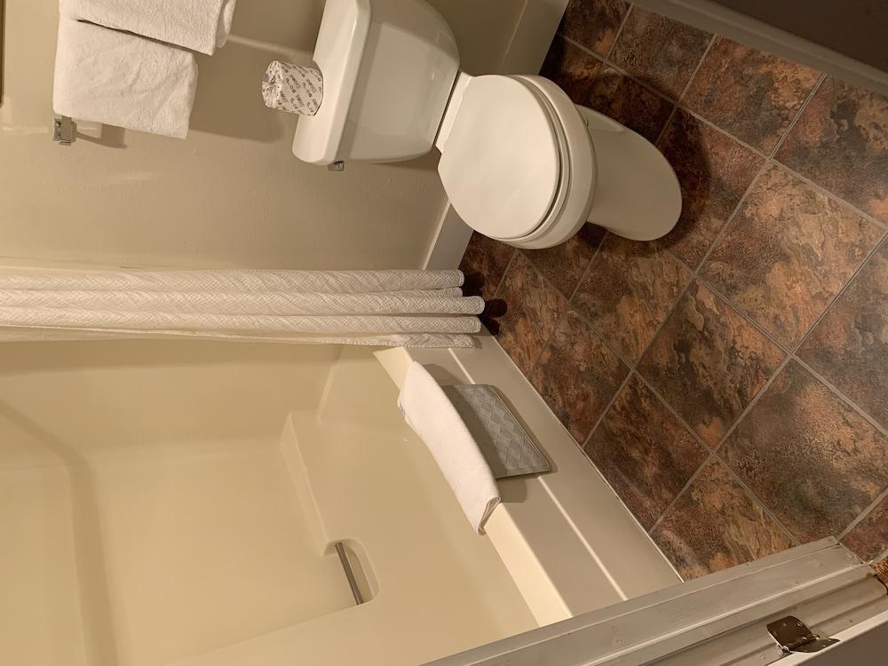 Morgan Inn And Suites photo 59