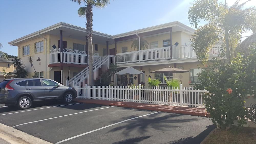 Silver Sands Motel photo 1