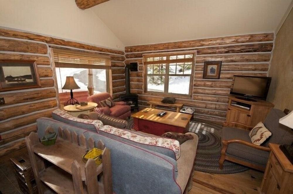 Cowboy Heaven Cabins photo 9