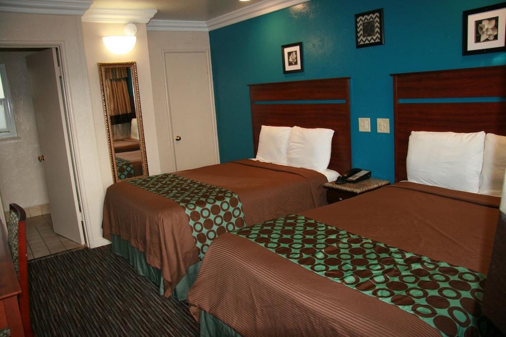 Civic Center Lodge photo 31