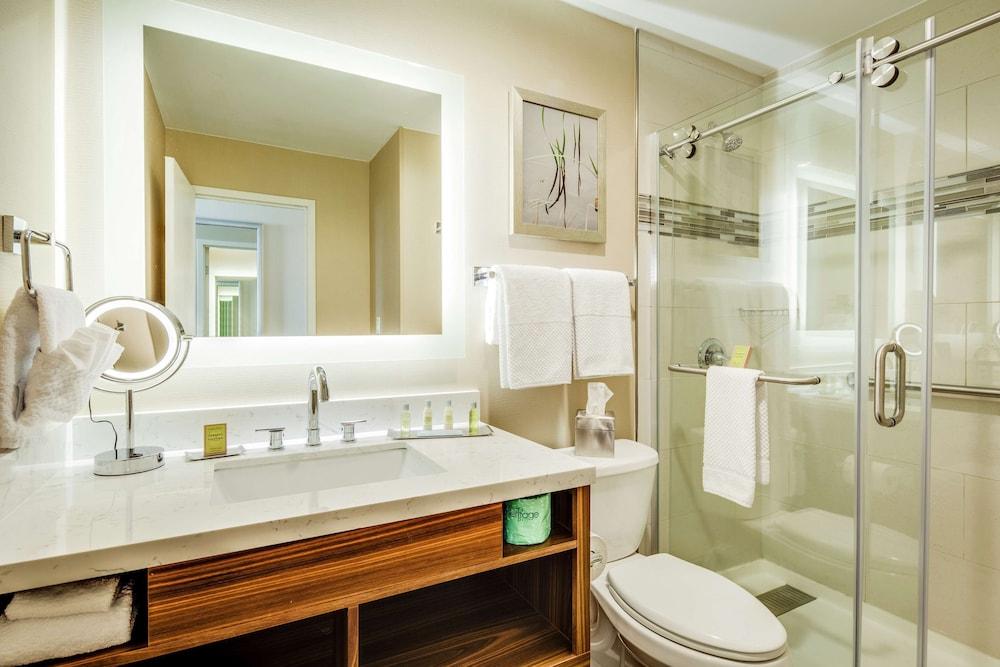 DoubleTree by Hilton Huntington photo 29