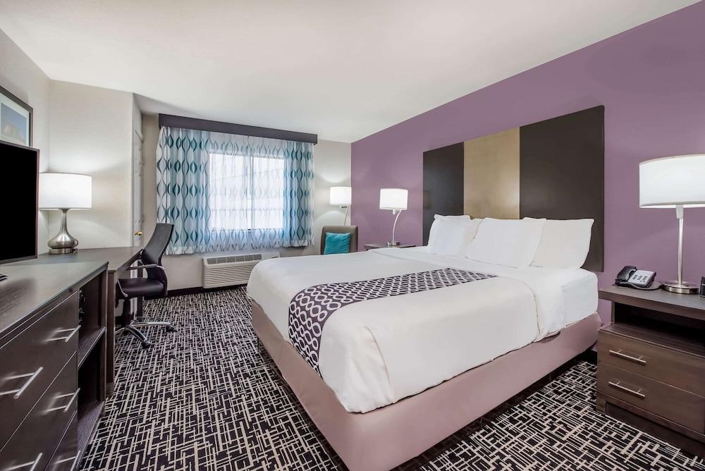 La Quinta Inn & Suites by Wyndham Fairborn Wright-Patterson photo 8