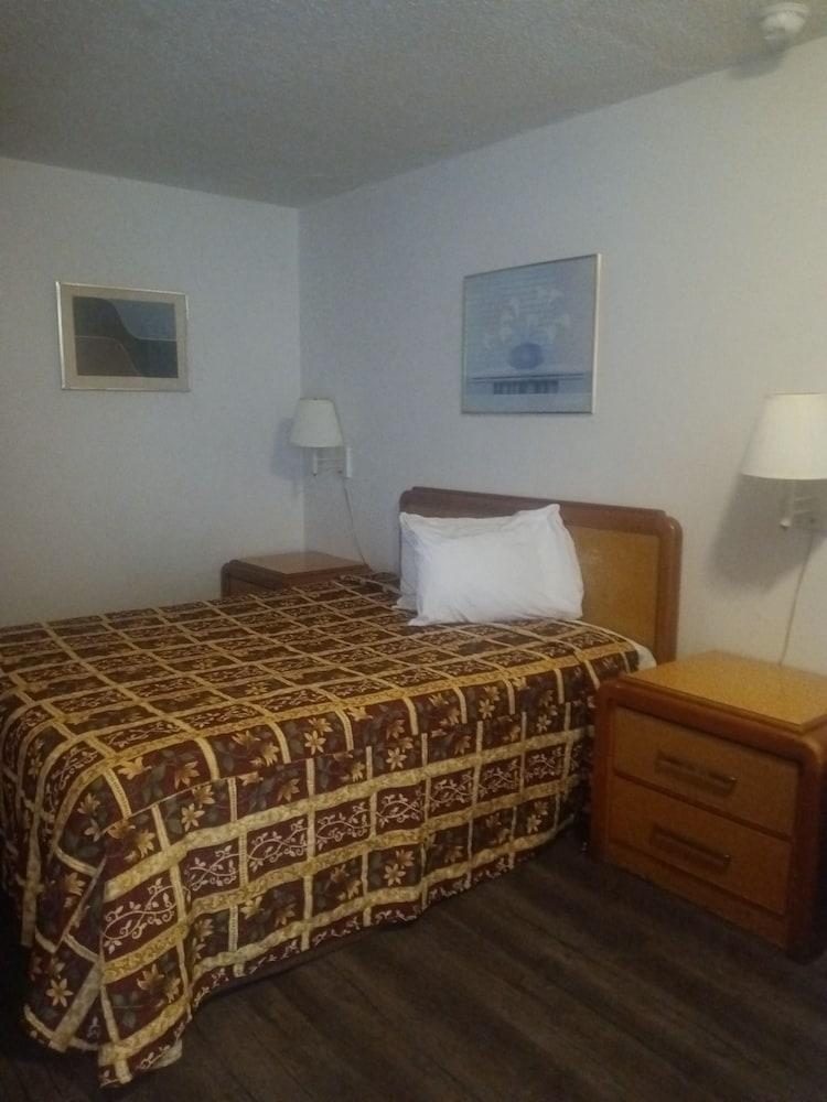 Tree Inn & Suites Albuquerque. photo 10