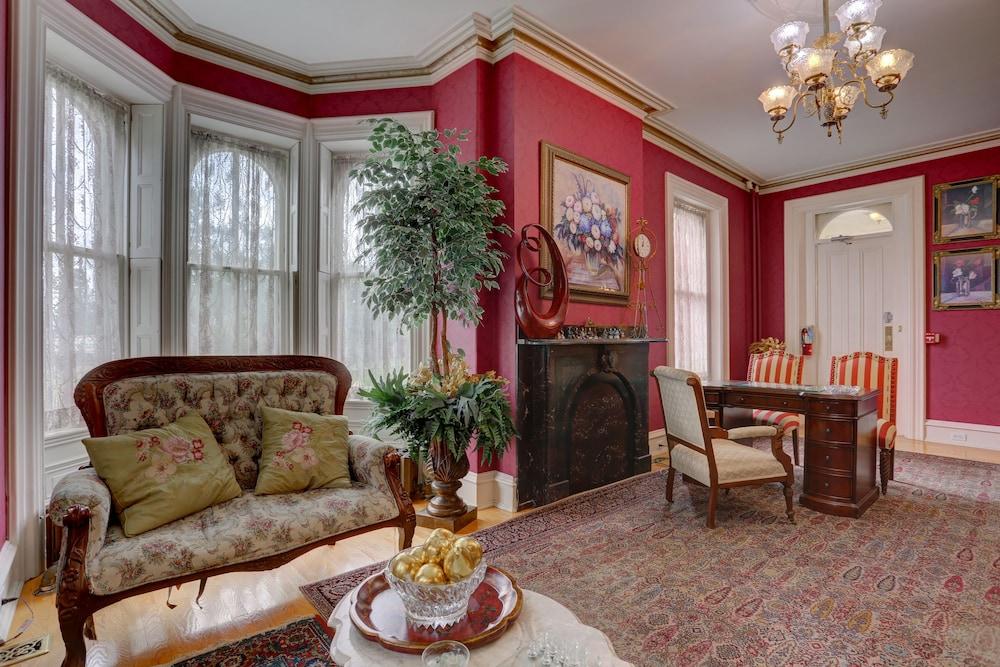 Greystone Manor Bed & Breakfast photo 2