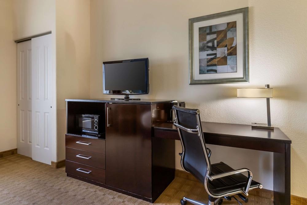 Best Western Plus Lytle Inn & Suites photo 26
