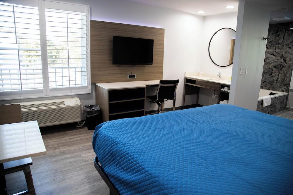 Pico Rivera Inn and Suites photo 20
