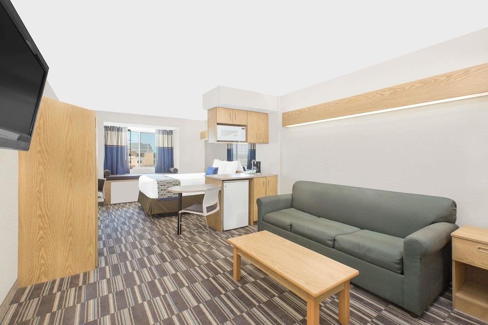 Microtel Inn & Suites by Wyndham Ames photo 17