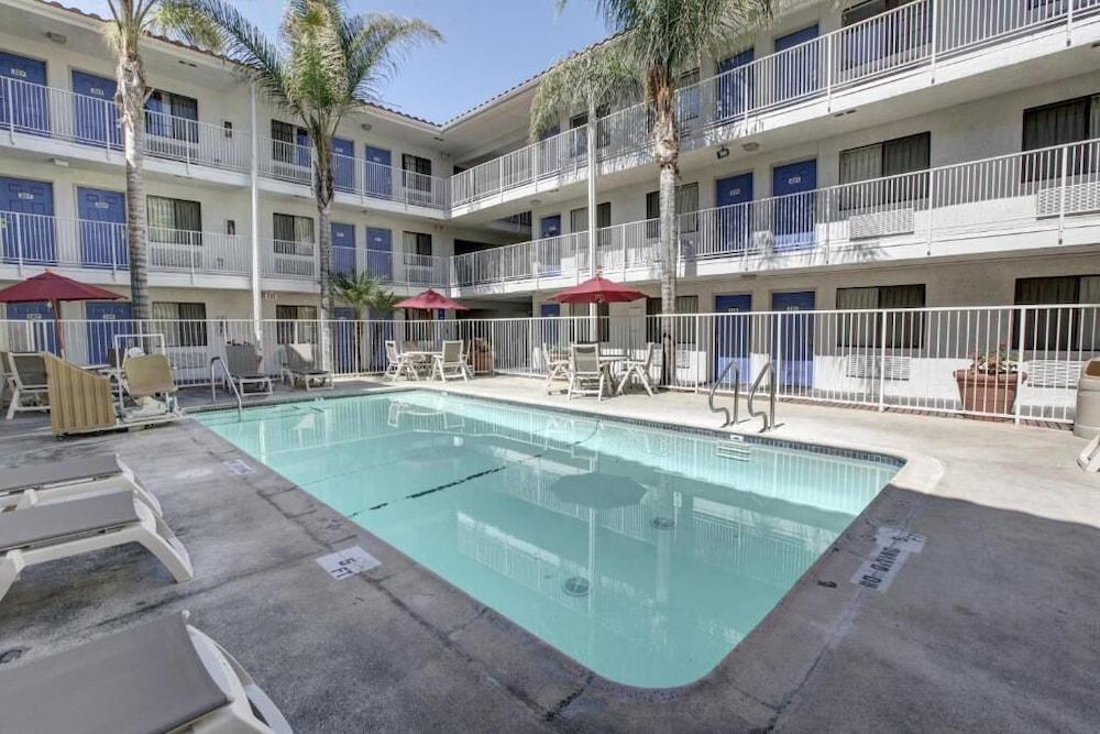 Studio 6 Suites – Bellflower, Ca  - Los Angeles photo 13