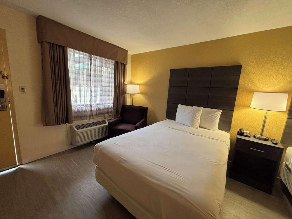 Studio 6 Suites Charlotte, NC - Northlake photo 4