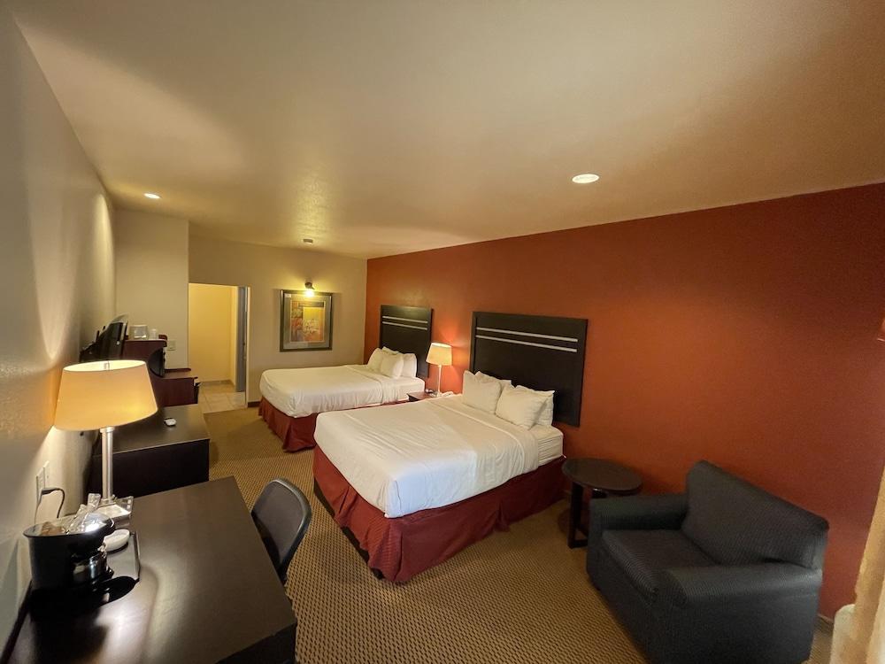 Sunbridge Inn and Suites photo 4