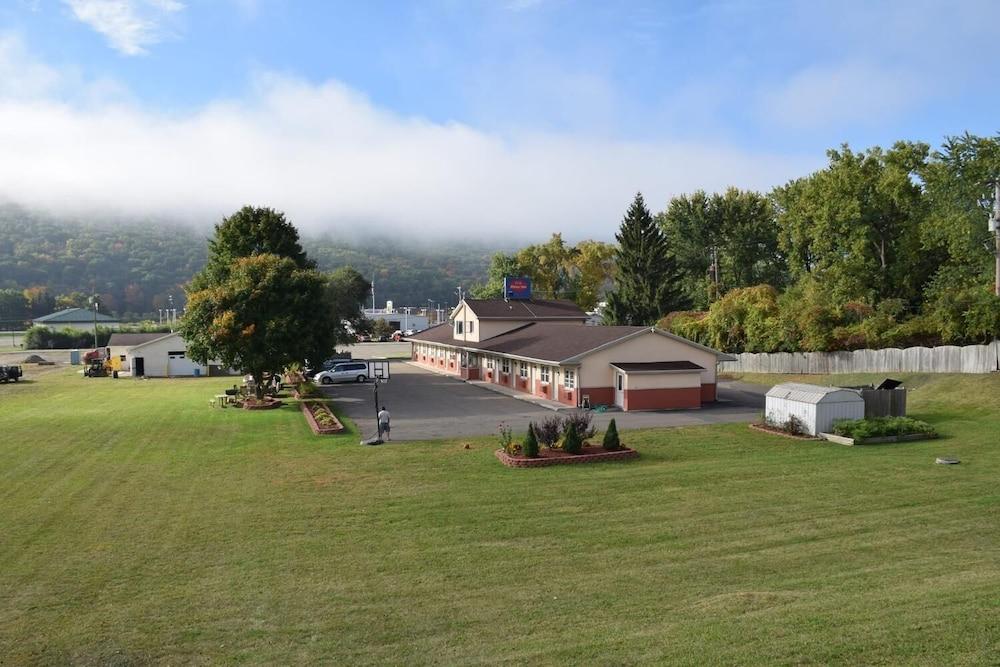 Relax Inn Elmira photo 29
