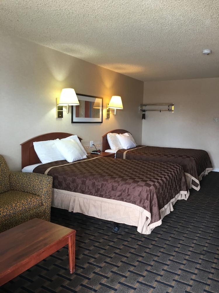 Country Manor Motel Watkins photo 28