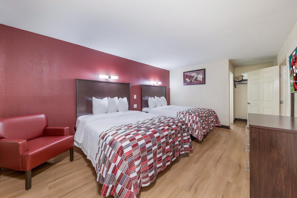 Red Roof Inn & Suites Denton photo 25