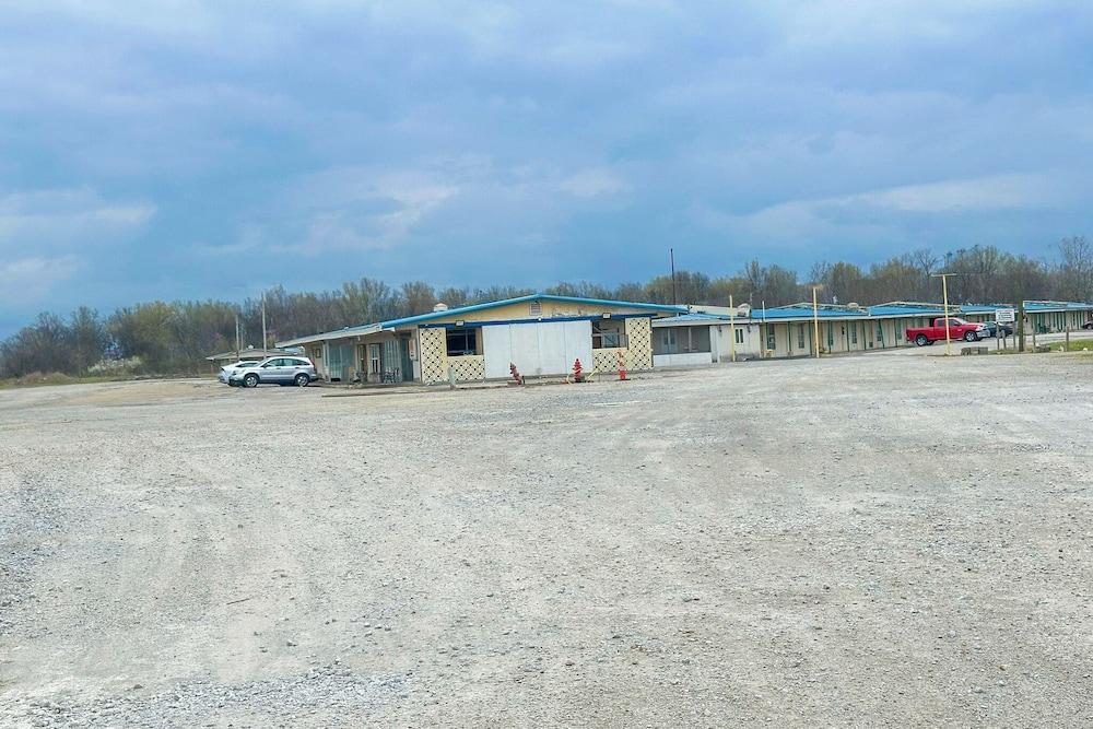 Shamrock Kings Inn By Oyo Marked Tree I-555 photo 29