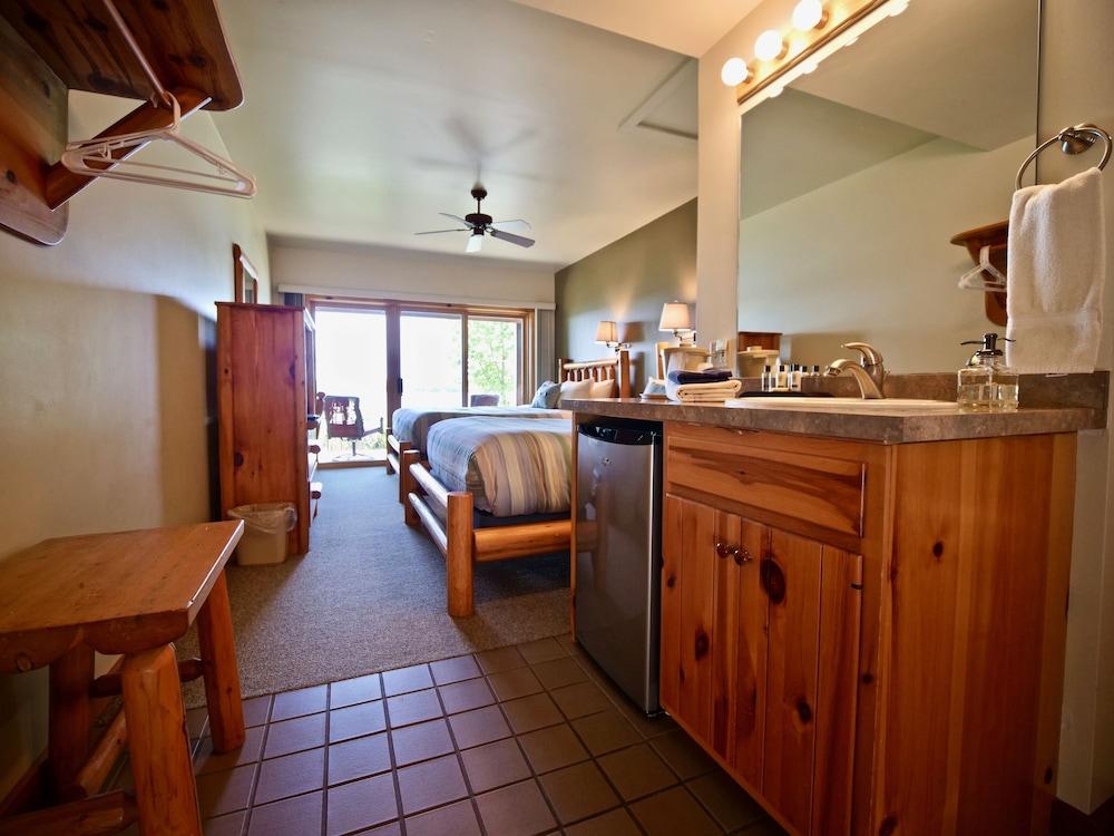 Whaleback Inn photo 59
