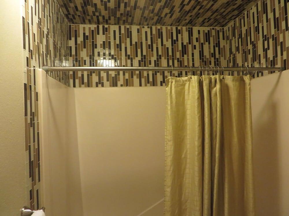 Riverside Suites photo 5