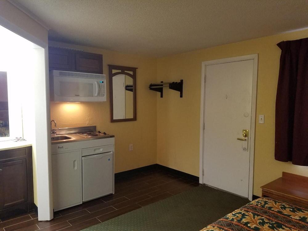 Budget Inn photo 11