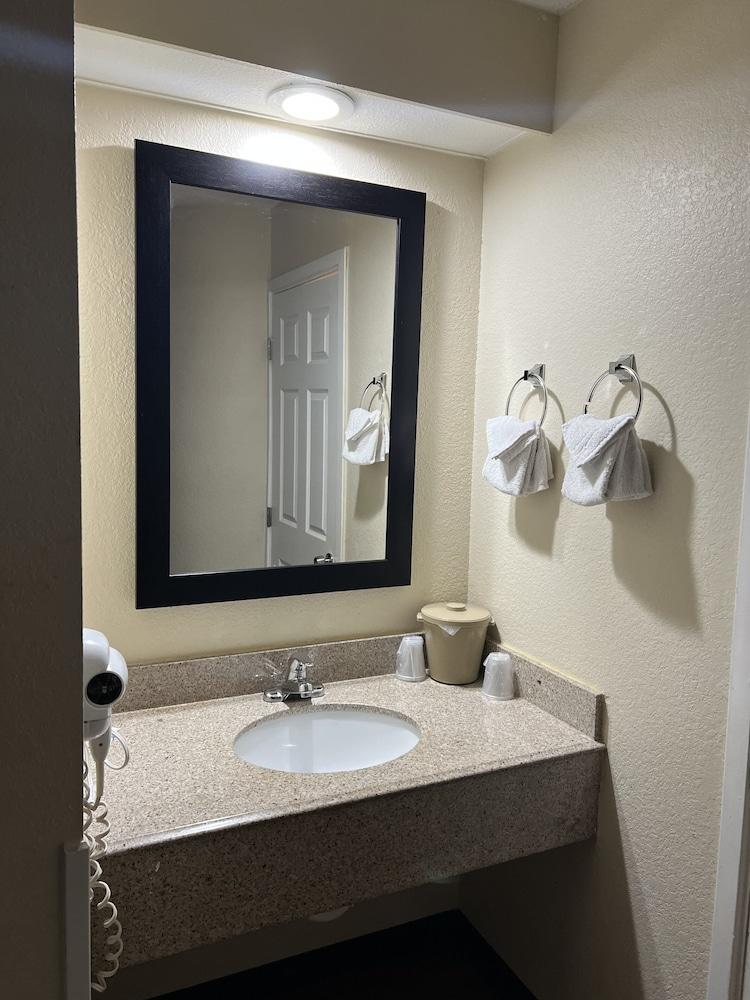GreenTree Inn Houston IAH Airport photo 27