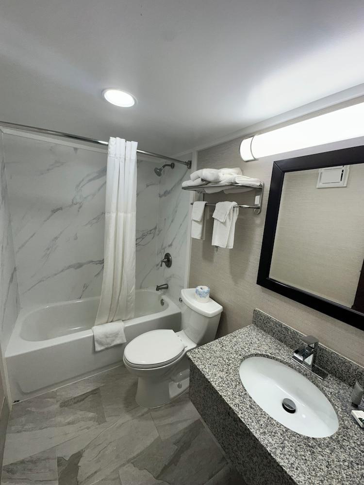 Finger Lakes Inn & Suites photo 19