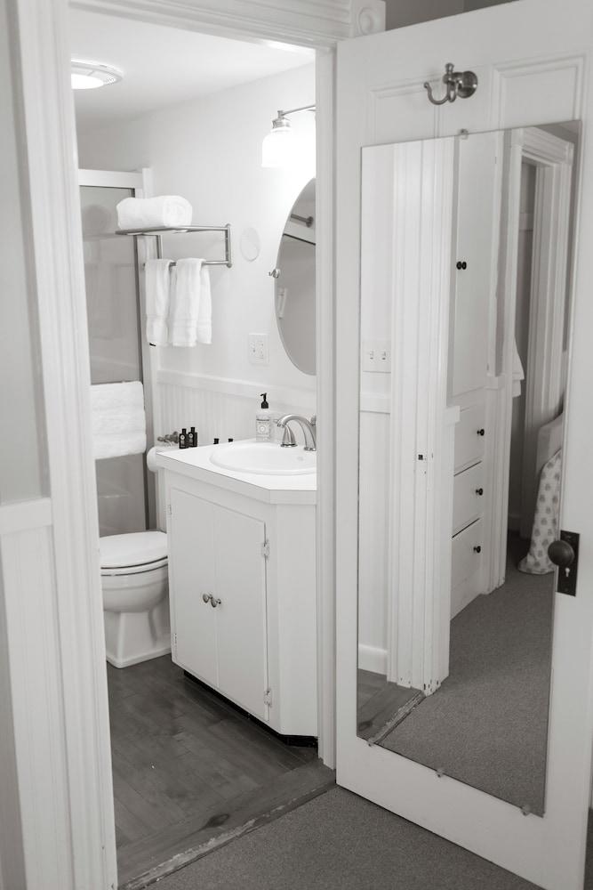 Admirals Quarters Inn photo 16