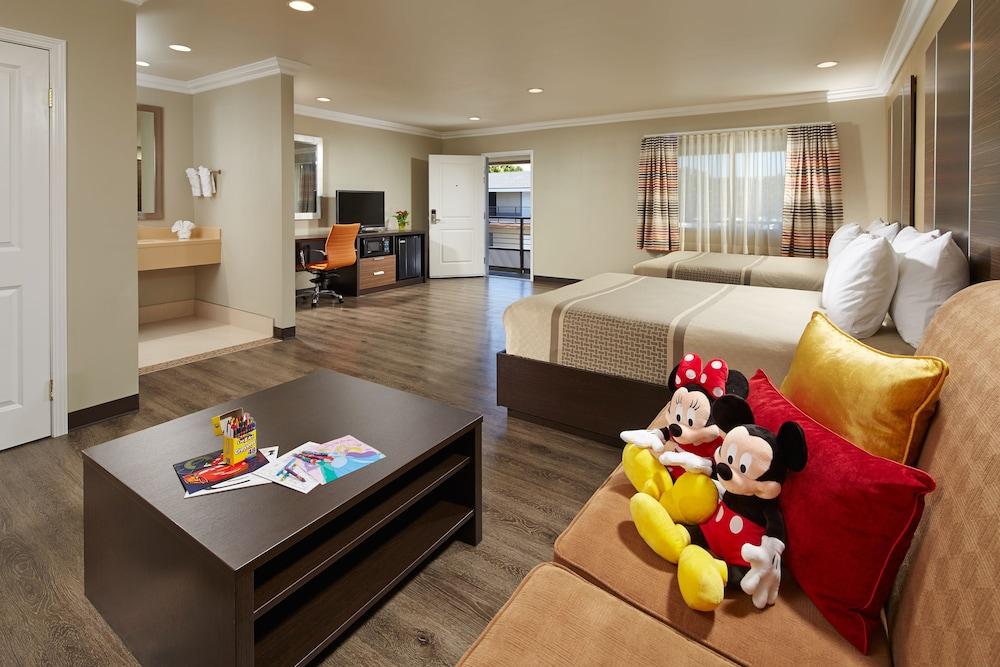 Eden Roc Inn & Suites photo 1