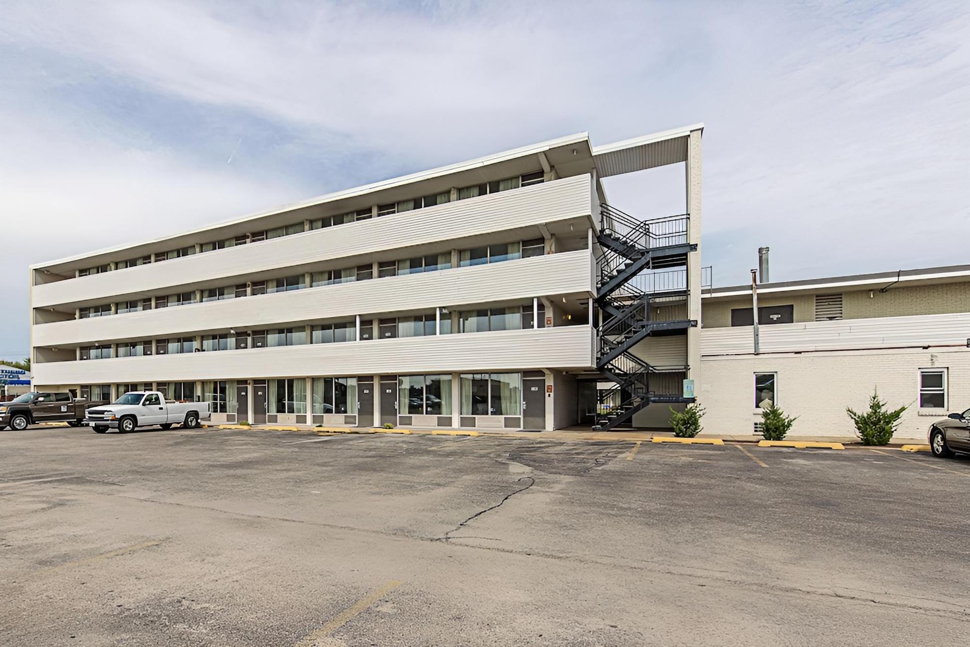 Motel 6 Pekin, IL photo 11