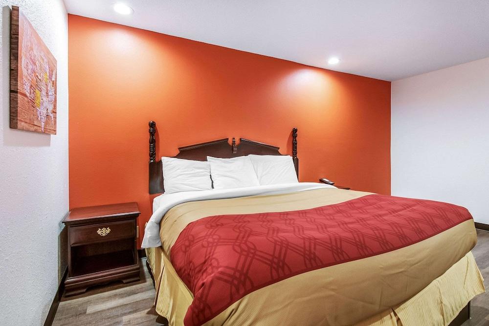 Econo Lodge Franklin photo 2